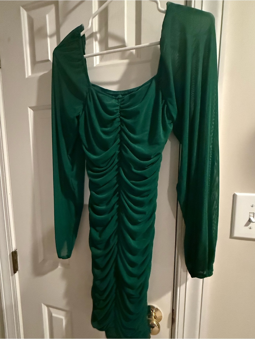 Elegant Green Ruched Long-Sheer Sleeved Dress - Picture 5 of 7